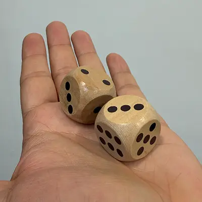 دو عدد مکعب (تاس) بازی شاه گل